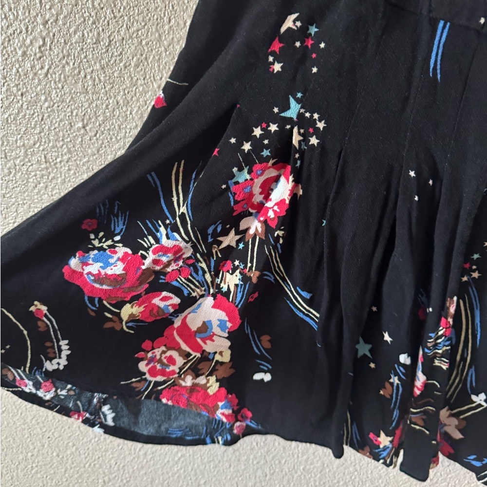 Free People Floral Sleeveless Wrap Tunic Top Black & Red - Picture 3 of 7